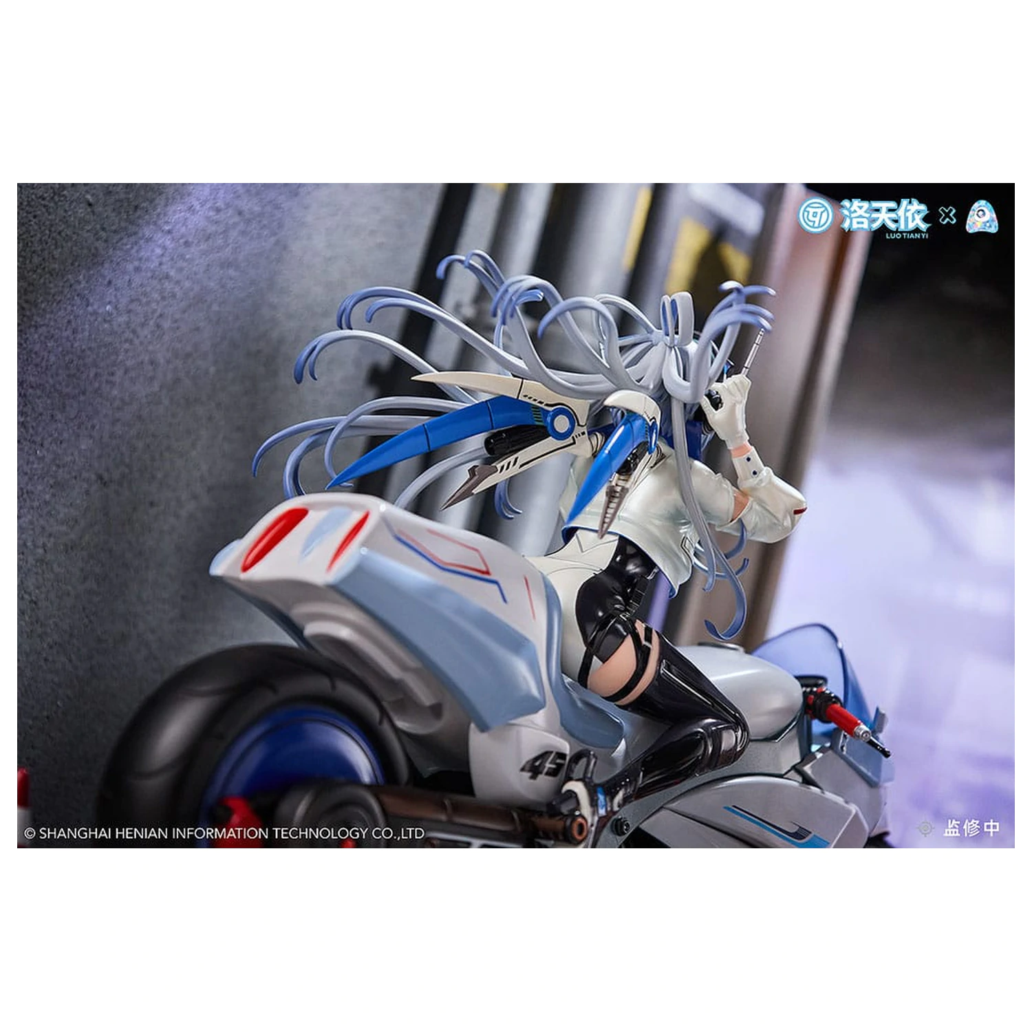 Vsinger PVC Statue 1/7 Vsinger Luo Tianyi Retro-Future Storm Driver Ver. 23 cm product photo