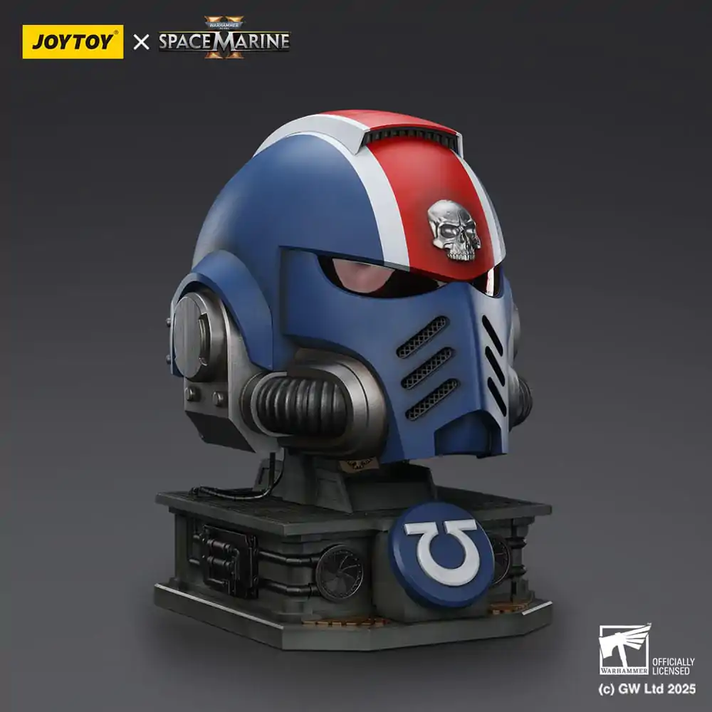 Warhammer 40,000: Space Marine 2 Replica Ultramarines Lieutenant Titus helmet with Display Stand 44 cm  product photo