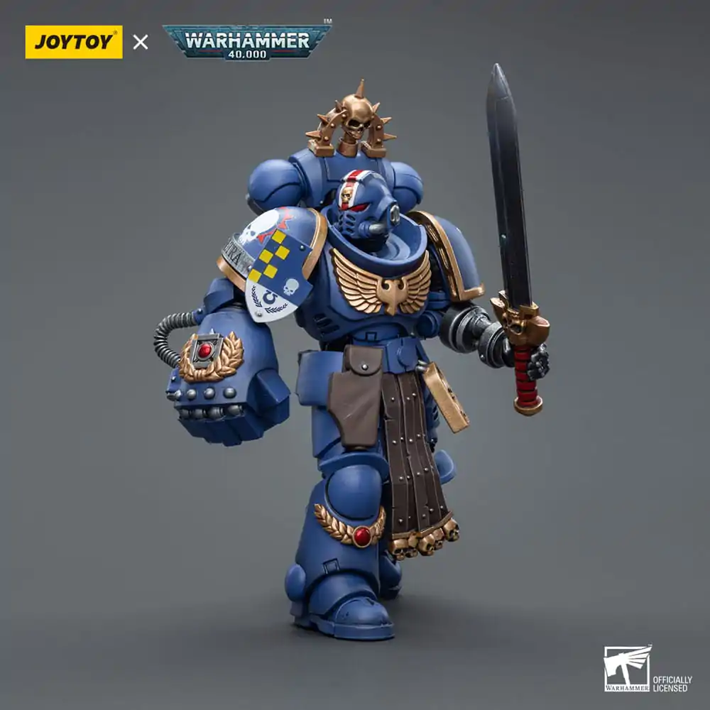 Warhammer 40k Action Figure 1/18 Ultramarines Lieutenant with Power Fist 12 cm product photo