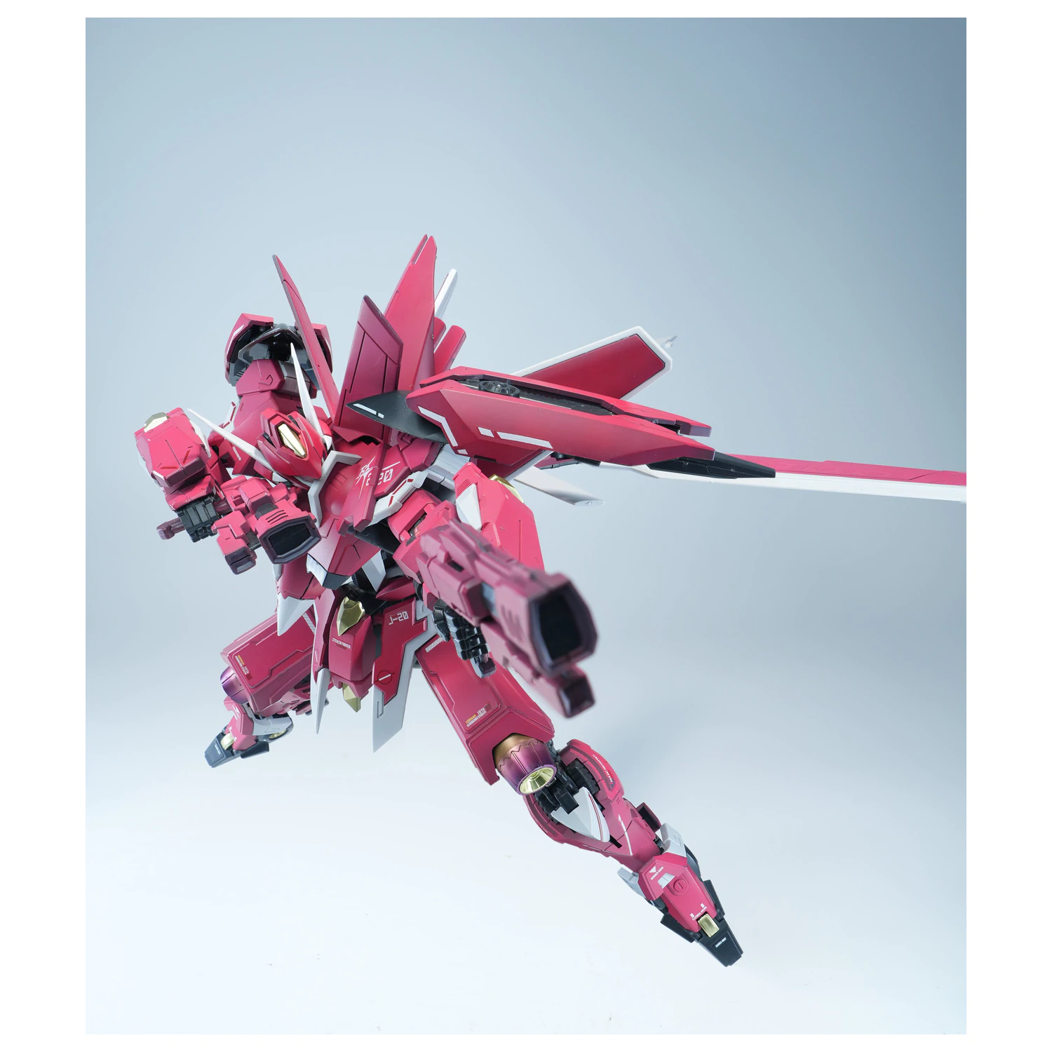 X-PLAY J-20 Cang Wei Crimson Flowing Gold Model Kit 21cm product photo