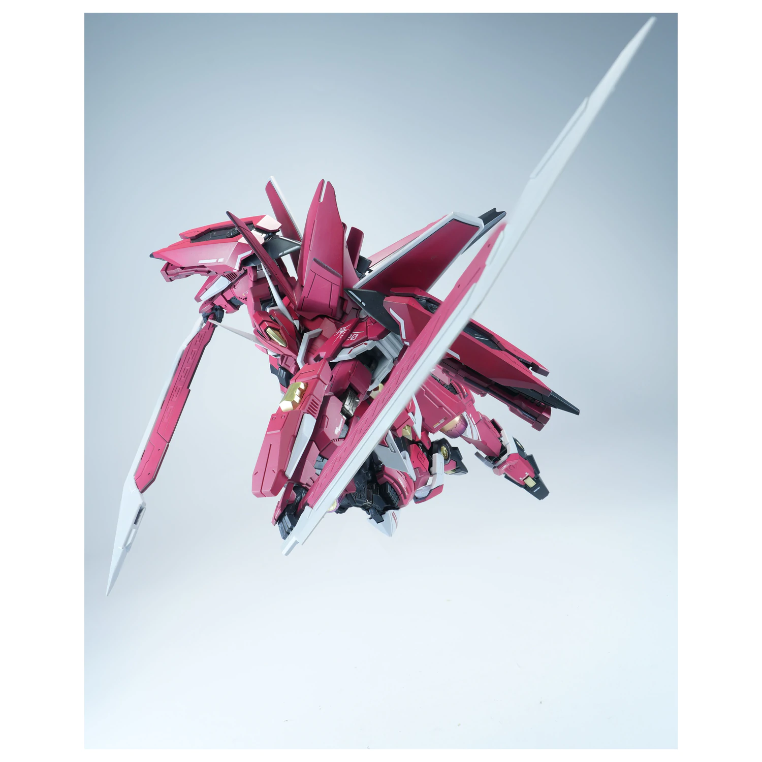 X-PLAY J-20 Cang Wei Crimson Flowing Gold Model Kit 21cm product photo