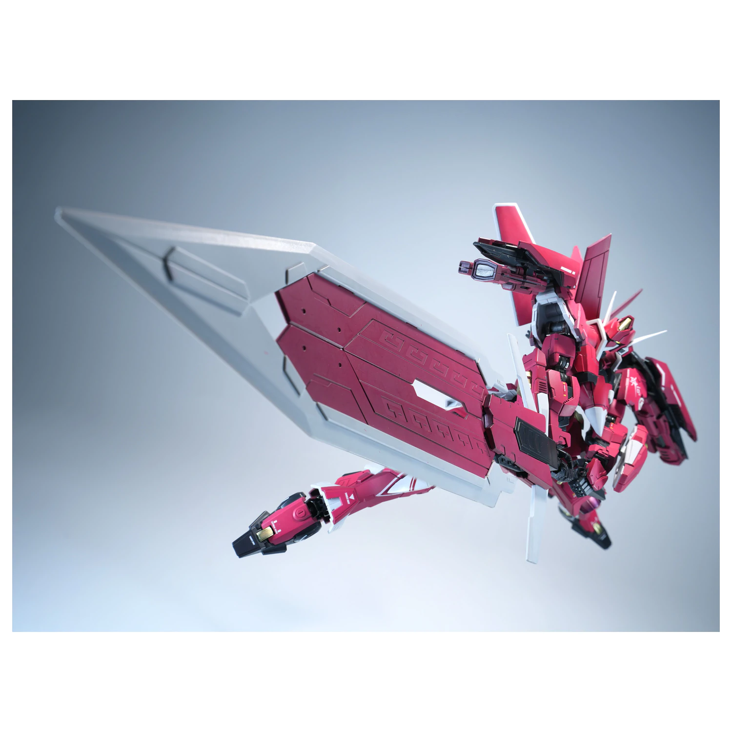 X-PLAY J-20 Cang Wei Crimson Flowing Gold Model Kit 21cm product photo