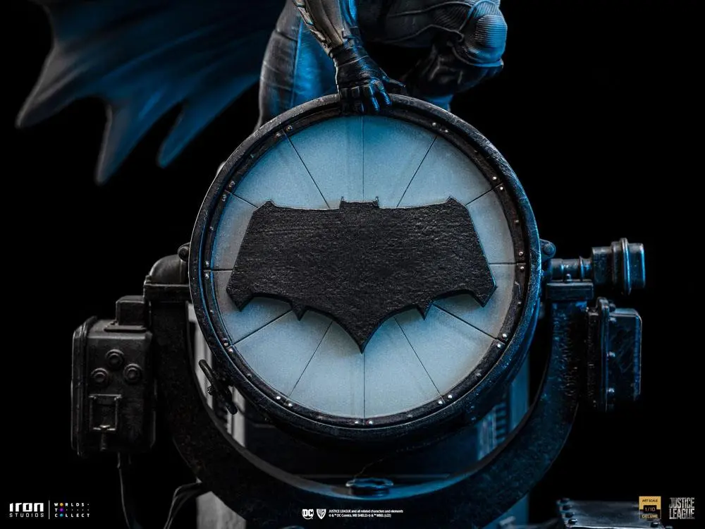 Zack Snyder's Justice League Deluxe Art Scale Statue 1/10 Batman on Batsignal 28 cm product photo