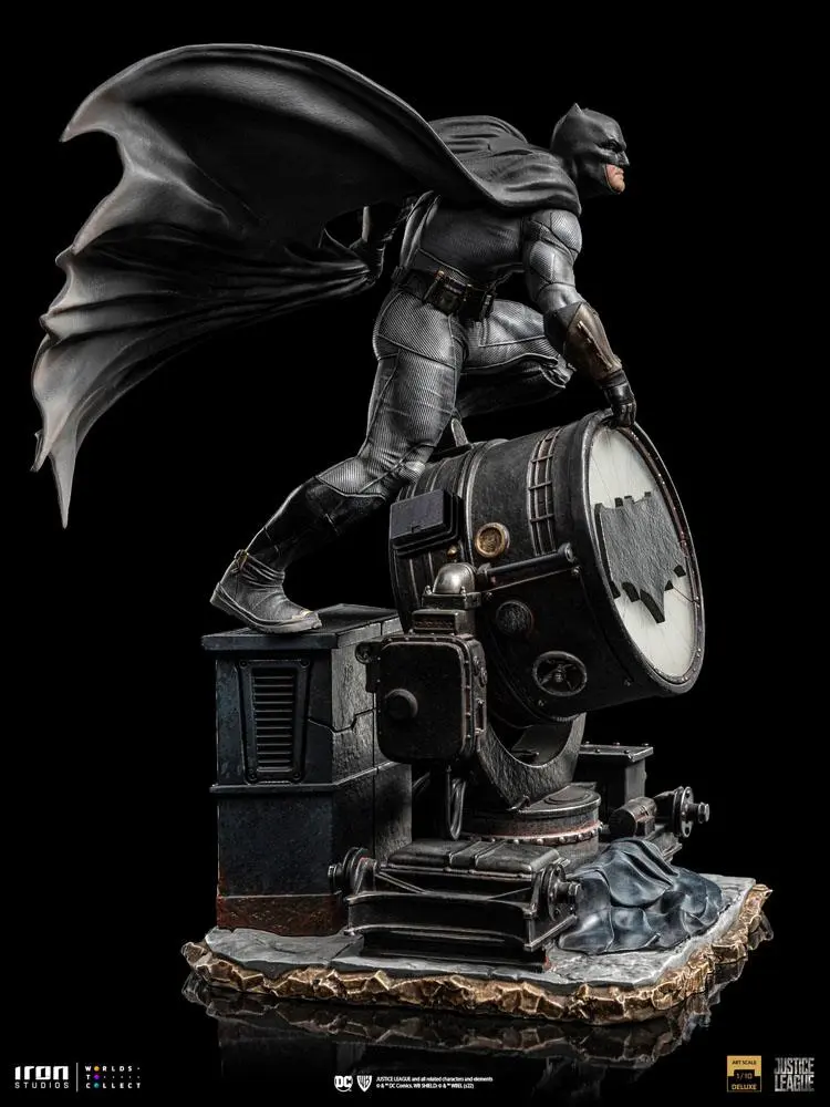 Zack Snyder's Justice League Deluxe Art Scale Statue 1/10 Batman on Batsignal 28 cm product photo