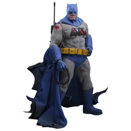 Batman: The Dark Knight Returns Comic Masterpiece Action Figure 1/6 Batman (Battle Damaged Version) 32 cm product photo